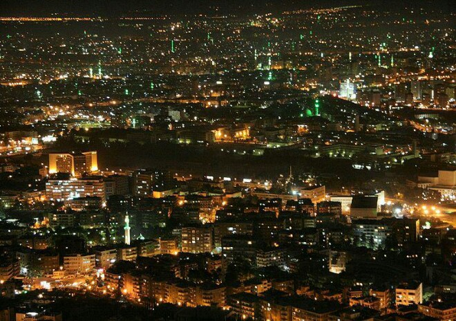 قاسیون کی چوٹی سے دمشق کا رات کا منظر